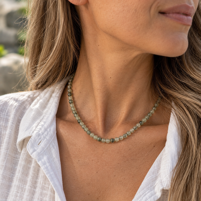 Collar de Prehnita con cierre de acero quirúrgico 