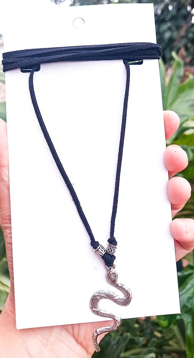 Collar de Gamuza Serpiente