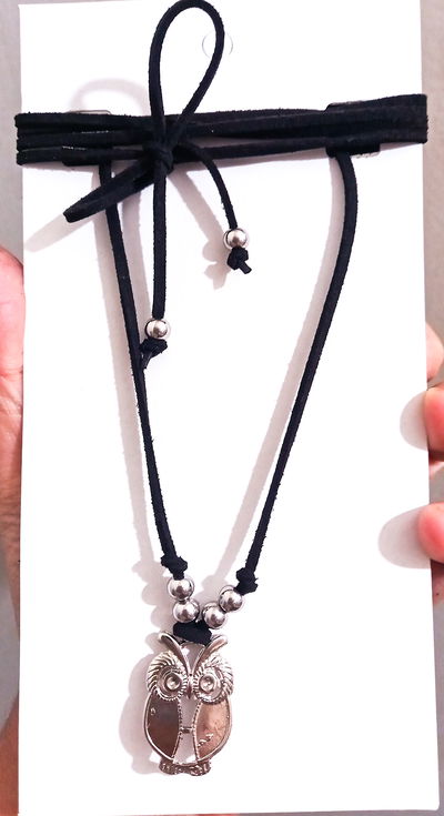 Collar de Gamuza Lechuza