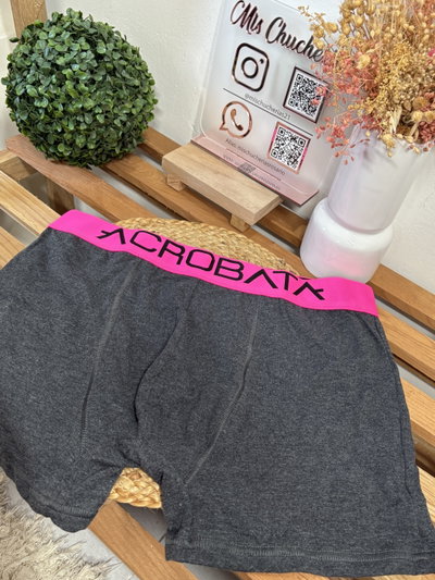 Boxer acrobata