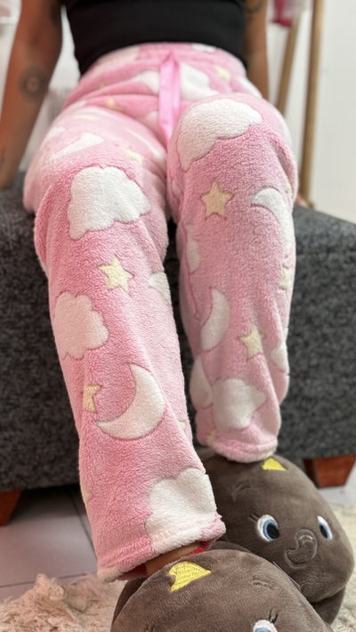 Pantalon polar rosa con nubes