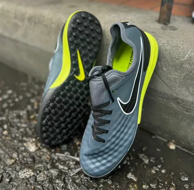 NIKE MAGISTRA X