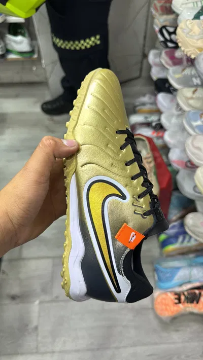 NIKE TIEMPO