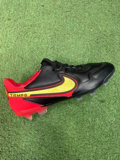 NIKE TIEMPO LEGEND 9