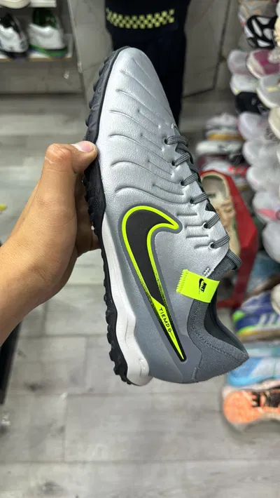 NIKE TIEMPO