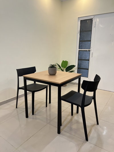 MESA MADERA DE MELAMINA + 2 SILLAS ROMA