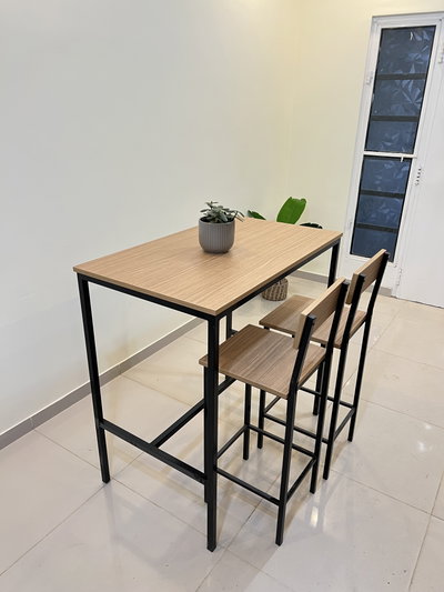 MESA BARRA 1,00 x 60 + 2 BANQUETAS