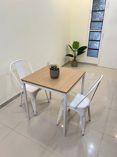 MESA MADERA DE MELAMINA + 2 SILLAS TOLIX
