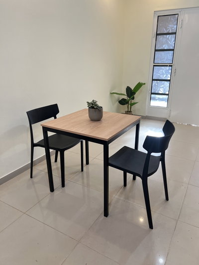 MESA 60x60 + 2 SILLAS ROMA