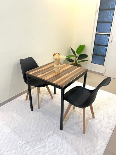 MESA MELAMINA EN GUAYUBIRA 60X60/ 70X70/ 80X80 + 2 SILLAS TULIP