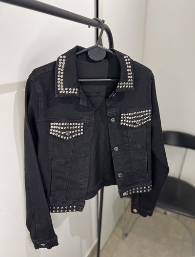 Campera Crop de Jean con Tachas (M)