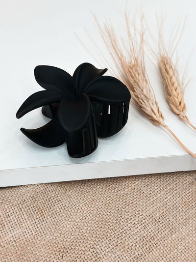 Broche Hawaiana negro