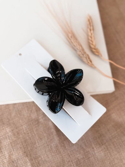 Broche Hawaiana negro