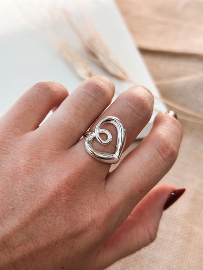 Anillo enlazado plateado talle 9