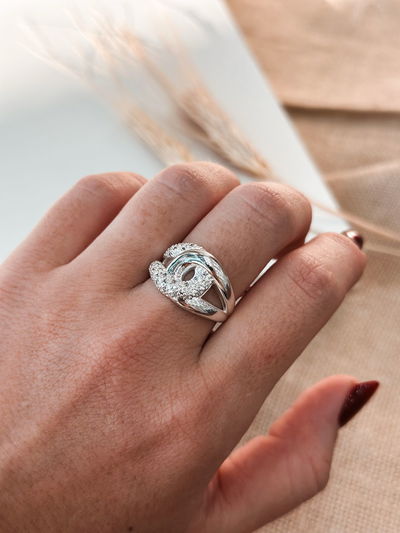 Anillo enlazado plateado talle 8