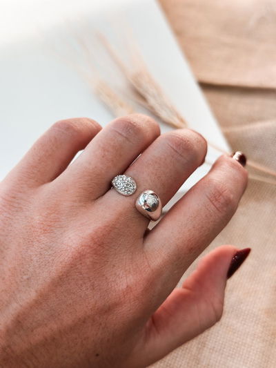 Anillo Nora plateado acero blanco