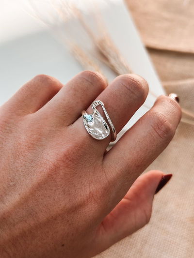 Anillo Sofia plateado talle 7
