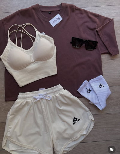 Short con calza beige