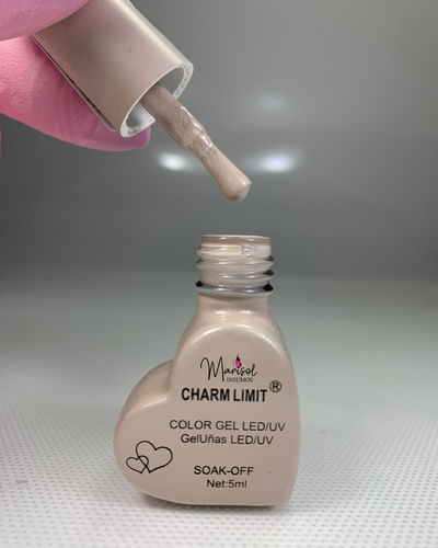 Esmalte SEMIPERMANENTE charm limit