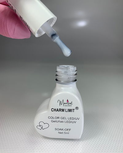 Esmalte SEMIPERMANENTE charm limit