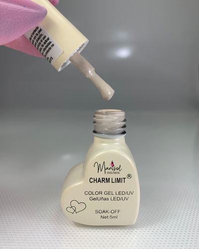 Esmalte SEMIPERMANENTE charm limit