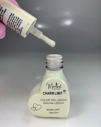 Esmalte SEMIPERMANENTE charm limit