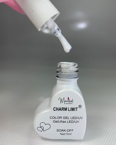 Esmalte SEMIPERMANENTE charm limit