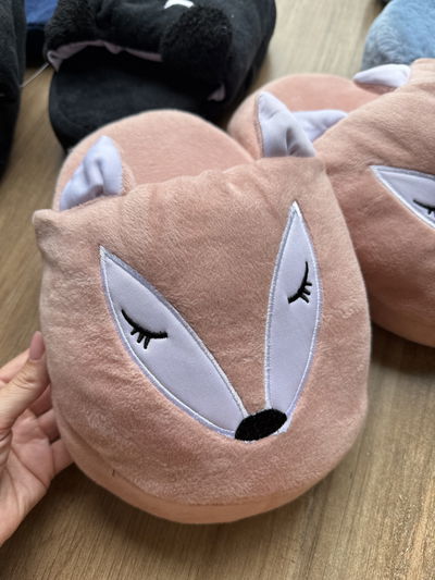Pantuflas bordadas zorro rosa