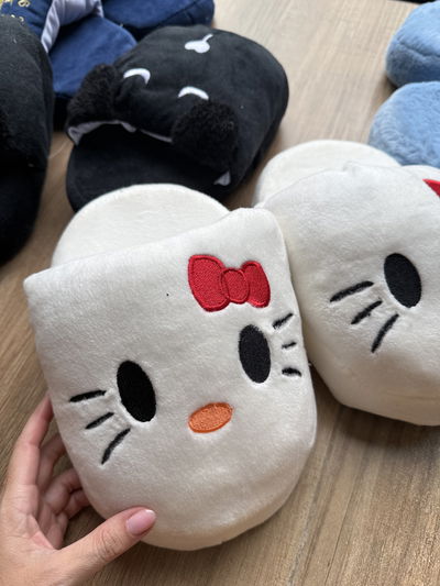 Pantuflas bordadas Kitty