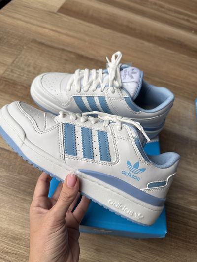 Zapatillas blanco / celeste 