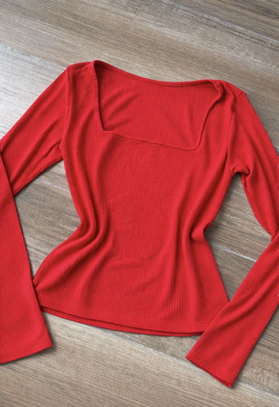 Remera básica escote cuadrado