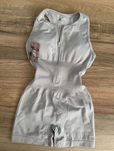 Catsuit corto gris cierre S/M (36/38)