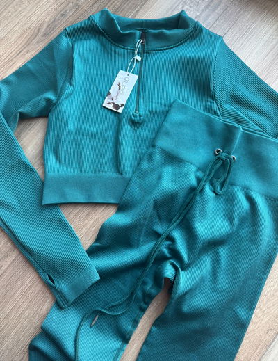Conjunto 2 piezas croptop + calza L/XL (40/42)