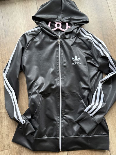 Campera adidas engomada T.U