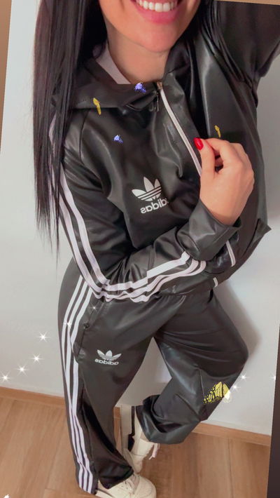 Campera adidas engomada T.U