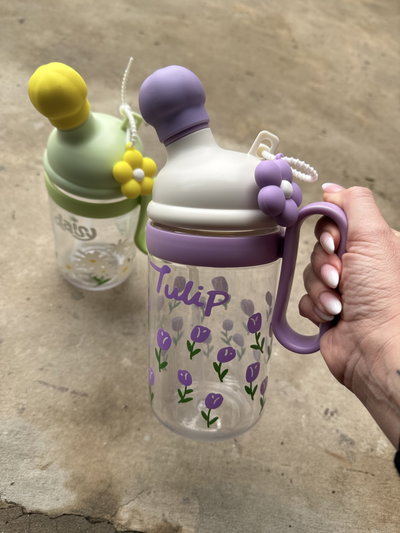 Botella con llavero flor y manija 1000ml