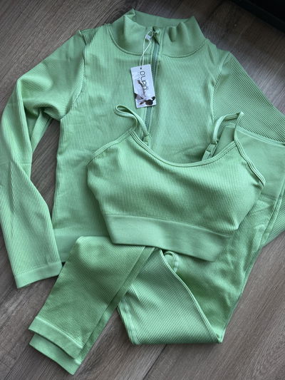 Conjunto 3 piezas con campera L/XL (42/44)
