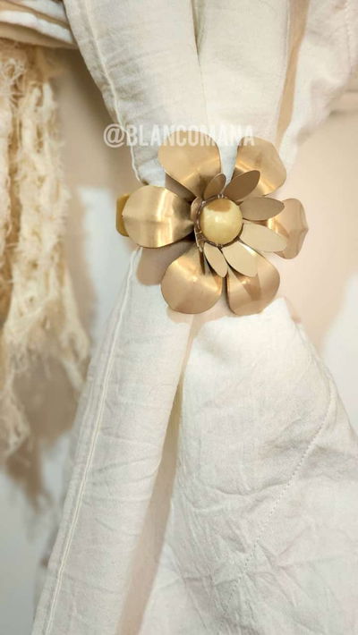SUJETA CORTINAS | BROCHE 