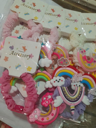 COLITAS DE PELO DE TELA ARCOIRIS X 1 UNIDAD