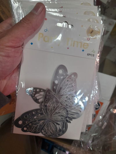 ADORNO MARIPOSA METALIZADO MODELOS SURTIDOS X 6 U (PLATA)