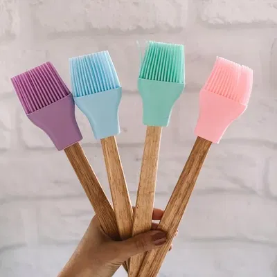 PINCEL DE SILICONA MANGO MADERA 30CM