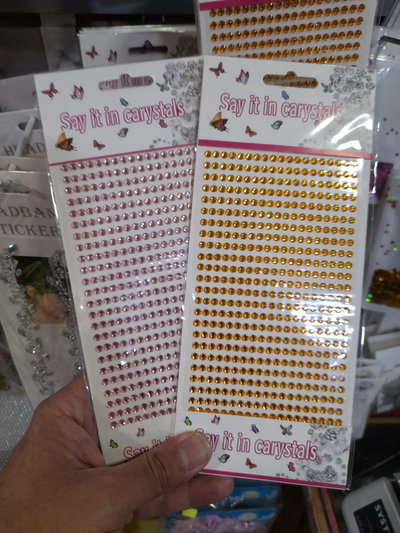 CRISTALES AUTOADHESIVOS 456 PCS COLOR DORADO