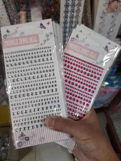 CRISTALES AUTOADHESIVOS TAMAÑOS SURTIDOS COLOR ROSA