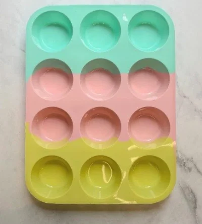 MOLDE DE SILICONA PARA CUPCAKE X 12 MULTICOLOR