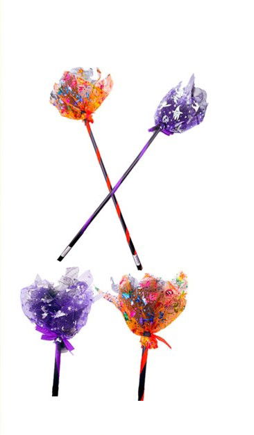 ESCOBA DE BRUJA CON TUL ESTAMPADO COLORES SURTIDOS 80CM