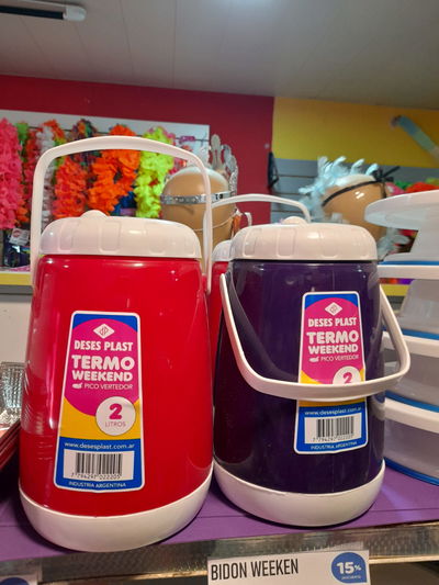 BIDON TERMICO WEEKEND 2 LITROS CON PICO VERTEDOR