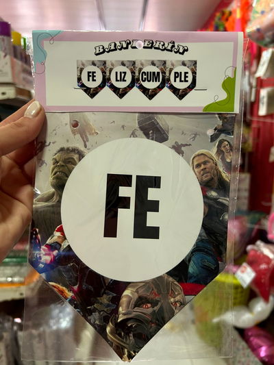 BANDERIN PERSONAJE HEROES FELIZ CUMPLE