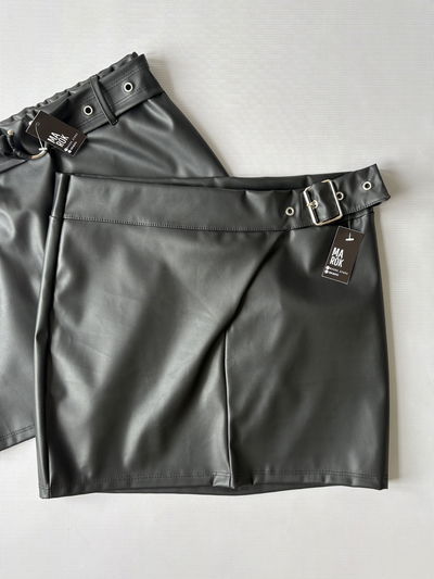 POLLERA ENGOMADA HEBILLA 