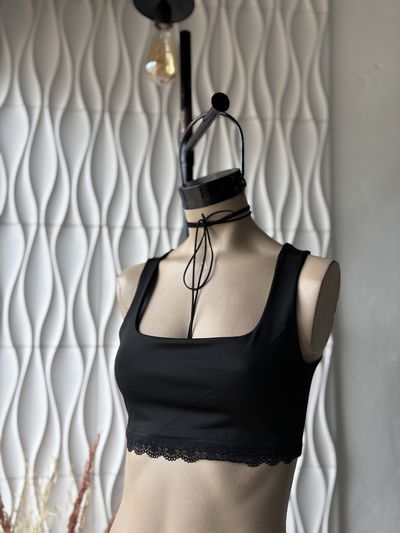 TOP PUNTILLA/ESCOTE CUADRADO