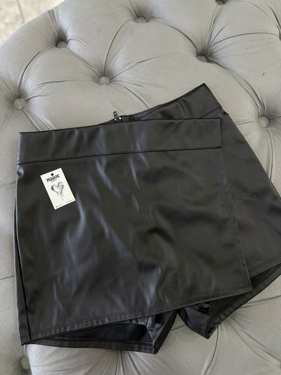 SKORT BOTÓN FALSO/ CUERINA 